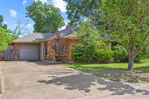 25 Brewster Ct, Allen, TX 75002