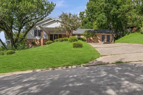 1133 Valley Ridge Dr, Woodway, TX 76712