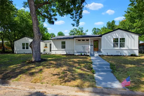 6909 Park Place Dr, Richland Hills, TX 76118