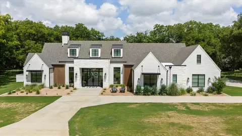 8013 W Landings Rd, Granbury, TX 76049