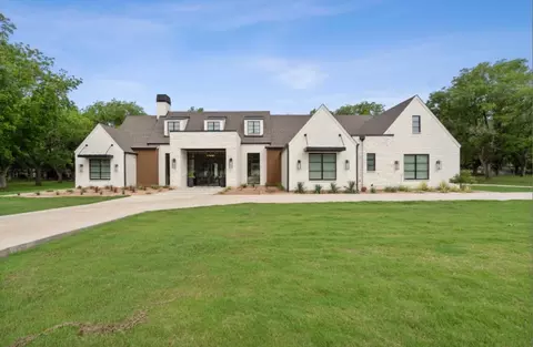 8013 W Landings Rd, Granbury, TX 76049