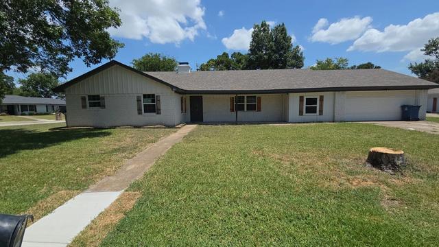 901 Crestview Dr, Kaufman, TX 75142