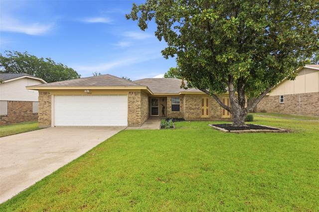 5536 Meadow Oak St, North Richland Hills, TX 76180
