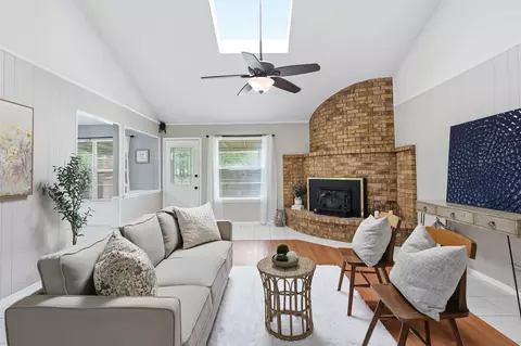 5536 Meadow Oak St, North Richland Hills, TX 76180