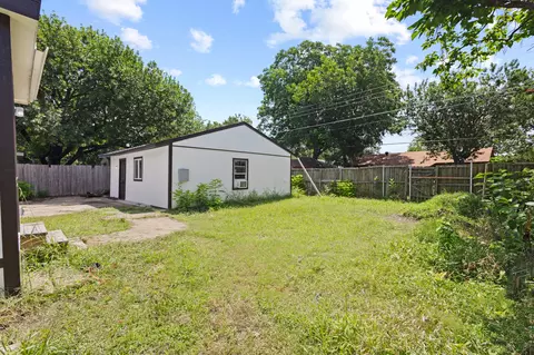 Exterior - 1706 Summit St, Mesquite, TX 75149 photo 6 of 7