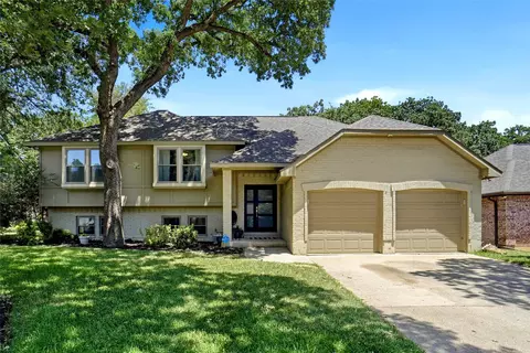 6813 Parkwood Dr, North Richland Hills, TX 76182