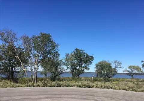 9285 W Shoreline Dr, Kemp, TX 75143