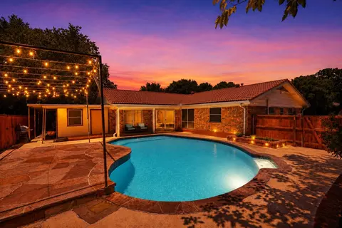 2237 Shady Brook Dr, Bedford, TX 76021