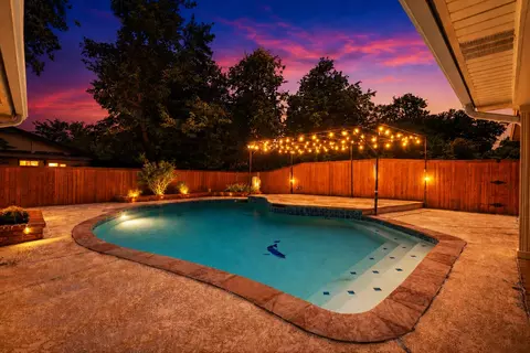 2237 Shady Brook Dr, Bedford, TX 76021