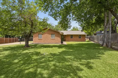 1034 8th St, Grand Prairie, TX 75050
