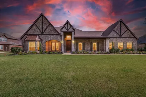 217 Castle Creek Dr, Red Oak, TX 75154
