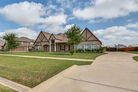 217 Castle Creek Dr, Red Oak, TX 75154