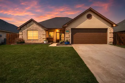 308 Glenview Dr, Aubrey, TX 76227