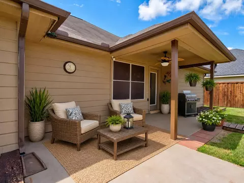 308 Glenview Dr, Aubrey, TX 76227