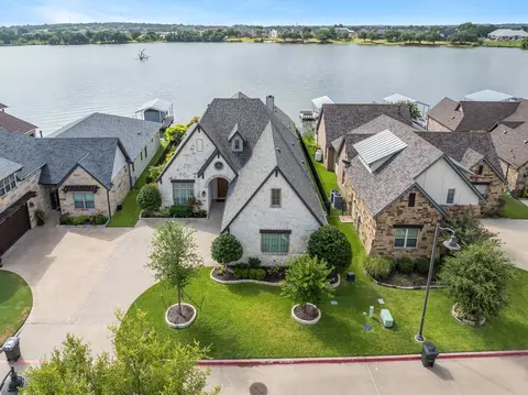 904 Waterpoint Ct E, Granbury, TX 76048