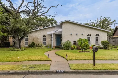 705 Bluebonnet Dr, Grand Prairie, TX 75052