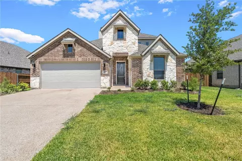 902 Edinburgh Dr, Mcgregor, TX 76657