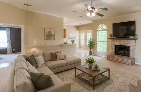 6014 Brenhaven Rd, Arlington, TX 76017