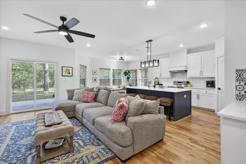 206 Parkside Dr, Trinidad, TX 75163