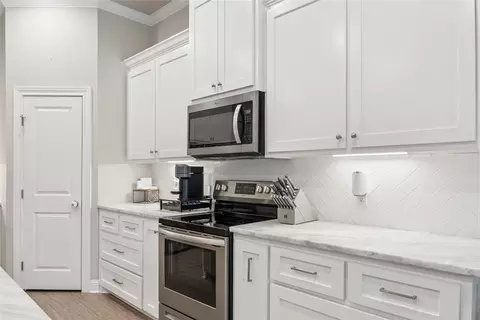 Kitchen - 132 Swan Lk, Waco, TX 76708 photo 2 of 4