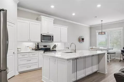Kitchen - 132 Swan Lk, Waco, TX 76708 photo 3 of 4