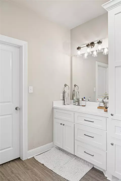 Bath - 132 Swan Lk, Waco, TX 76708 photo 2 of 5
