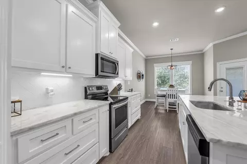 Kitchen - 132 Swan Lk, Waco, TX 76708 photo 2 of 4