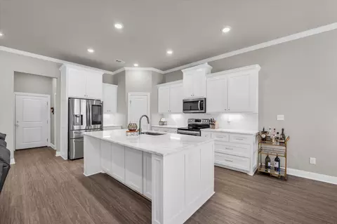 Kitchen - 132 Swan Lk, Waco, TX 76708 photo 3 of 4
