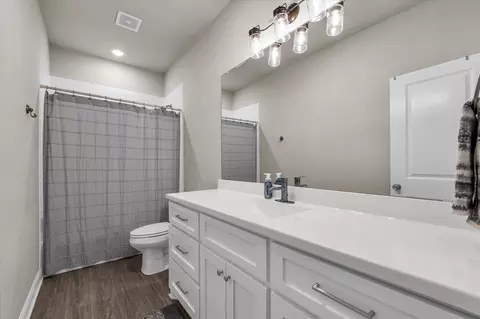 Bath - 132 Swan Lk, Waco, TX 76708 photo 1 of 2