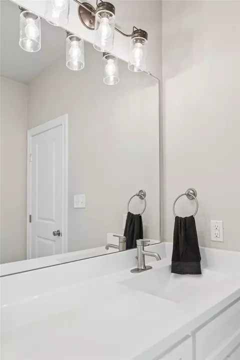 Bath - 132 Swan Lk, Waco, TX 76708 photo 4 of 5