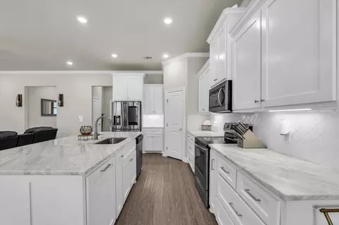 Kitchen - 132 Swan Lk, Waco, TX 76708 photo 4 of 4