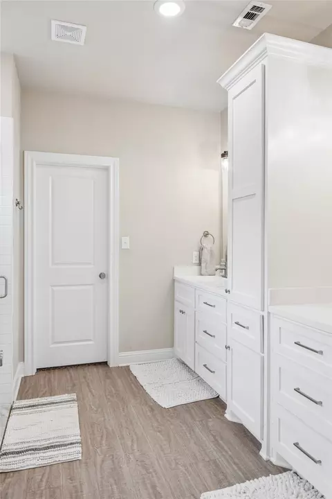 Bath - 132 Swan Lk, Waco, TX 76708 photo 3 of 5
