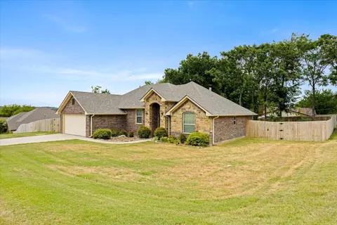 306 Knob Hill Dr, Granbury, TX 76048