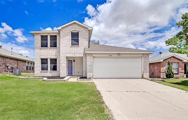 1044 Triple Crown Dr, Fort Worth, TX 76179