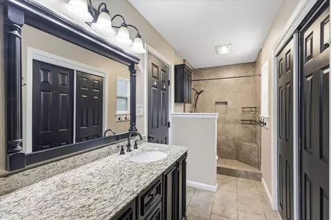 Bath - 6572 Ridglea Dr, Watauga, TX 76148 photo 2 of 3