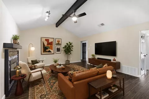 Living - 6572 Ridglea Dr, Watauga, TX 76148 photo 4 of 4