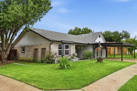 Exterior - 6572 Ridglea Dr, Watauga, TX 76148 photo 3 of 7