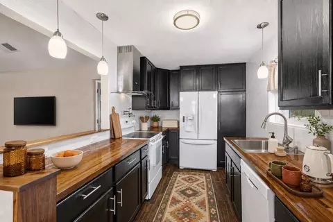 Kitchen - 6572 Ridglea Dr, Watauga, TX 76148 photo 3 of 4