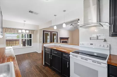 Kitchen - 6572 Ridglea Dr, Watauga, TX 76148 photo 4 of 4