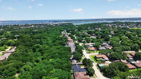 3913 Scott Dr, Rowlett, TX 75088 photo 2