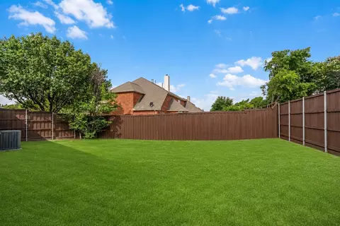 Exterior - 1001 Willowgate Dr, Prosper, TX 75078 photo 5 of 7