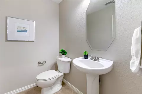 Bath - 1001 Willowgate Dr, Prosper, TX 75078 photo 1 of 7