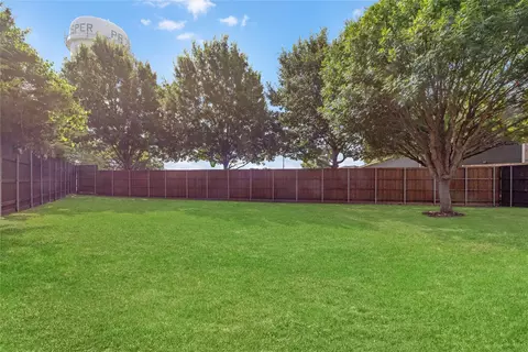 Exterior - 1001 Willowgate Dr, Prosper, TX 75078 photo 4 of 7