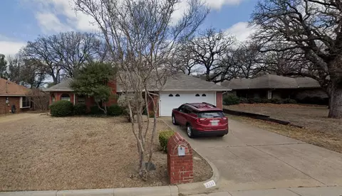 2123 Turf Club Dr, Arlington, TX 76017