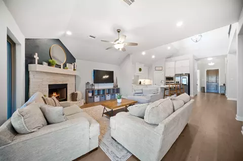 225 Lariat Trl, Waxahachie, TX 75165