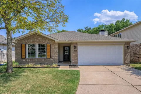 1301 Oak Hollow Ln, Anna, TX 75409