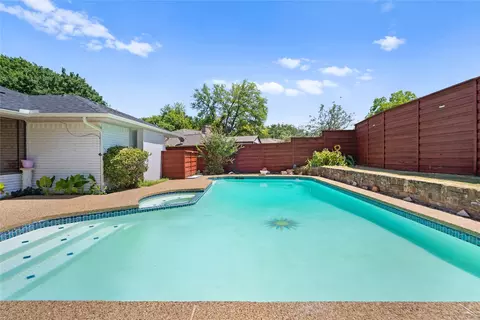 1315 Winding Brook Dr, Desoto, TX 75115