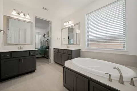 Bath - 2829 Epping Way, Celina, TX 75009 photo 2 of 4