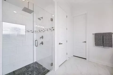 Bath - 2131 Normandy Cir, Prosper, TX 75078 photo 3 of 7