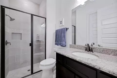 Bath - 2131 Normandy Cir, Prosper, TX 75078 photo 4 of 7
